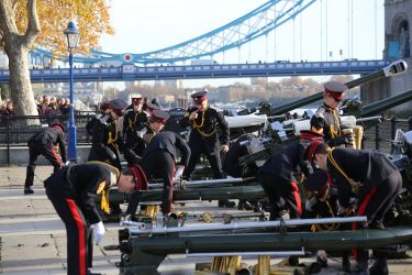 Prince of Wales  70th Birthday Gun Salute  13 